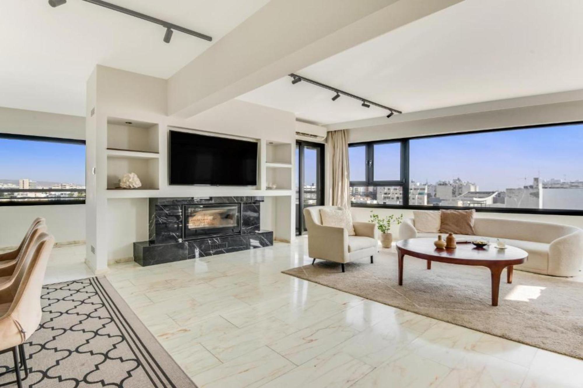 Phaedrus Living Center Sky Penthouse *